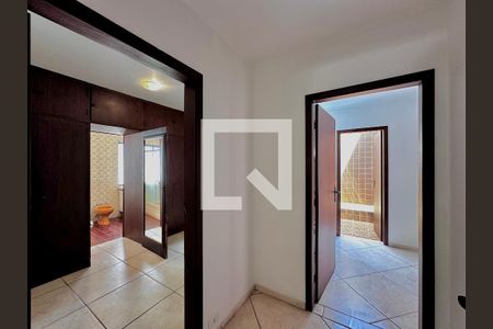 Casa à venda com 246m², 3 quartos e 3 vagas Casa à venda com 246m², 3 quartos e 3 vagasCorredor Quartos