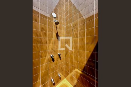 Casa à venda com 246m², 3 quartos e 3 vagas Casa à venda com 246m², 3 quartos e 3 vagasBanheiro Social