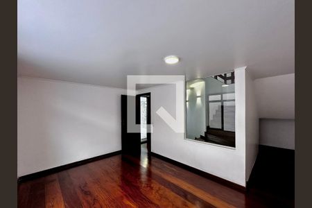 Casa à venda com 246m², 3 quartos e 3 vagas Casa à venda com 246m², 3 quartos e 3 vagasEscritório