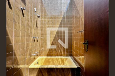 Casa à venda com 246m², 3 quartos e 3 vagas Casa à venda com 246m², 3 quartos e 3 vagasBanheiro Social