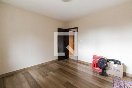 Casa à venda com 250m², 5 quartos e 3 vagas Casa à venda com 250m², 5 quartos e 3 vagasQuarto 2 casa 2