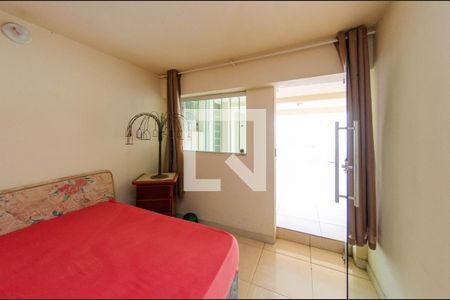 Casa à venda com 400m², 3 quartos e 6 vagasQuarto de serviço