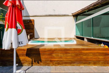 Casa à venda com 400m², 3 quartos e 6 vagasPiscina