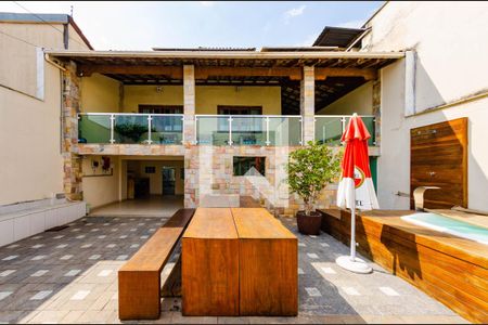 Casa à venda com 400m², 3 quartos e 6 vagasÁrea externa