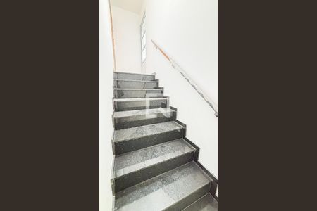 Apartamento para alugar com 105m², 2 quartos e 1 vaga Apartamento para alugar com 105m², 2 quartos e 1 vagaEscada