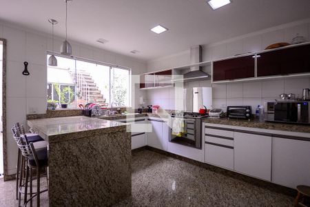 Casa à venda com 190m², 5 quartos e 1 vagaCozinha 