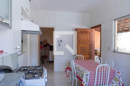 Casa à venda com 333m², 4 quartos e 3 vagas Casa à venda com 333m², 4 quartos e 3 vagasCozinha