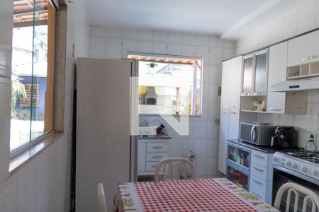 Casa à venda com 333m², 4 quartos e 3 vagas Casa à venda com 333m², 4 quartos e 3 vagasCozinha