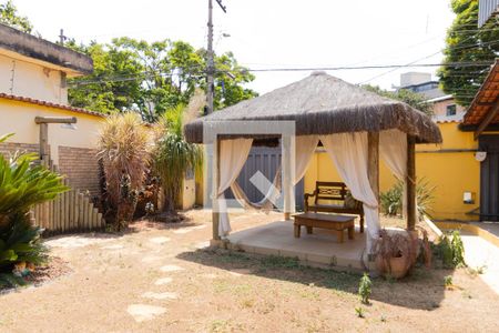 Casa à venda com 333m², 4 quartos e 3 vagas Casa à venda com 333m², 4 quartos e 3 vagasÁrea comum