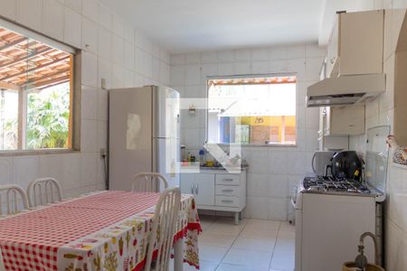 Casa à venda com 333m², 4 quartos e 3 vagas Casa à venda com 333m², 4 quartos e 3 vagasCozinha