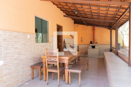 Casa à venda com 333m², 4 quartos e 3 vagas Casa à venda com 333m², 4 quartos e 3 vagasÁrea comum