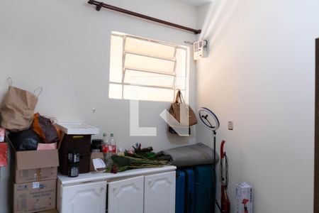 Casa à venda com 333m², 4 quartos e 3 vagas Casa à venda com 333m², 4 quartos e 3 vagasQuarto4