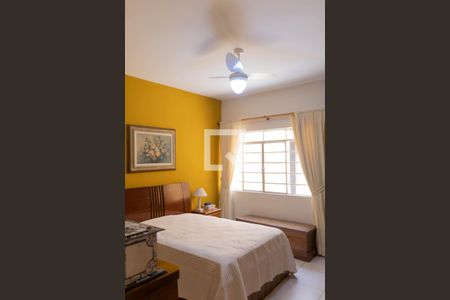 Casa à venda com 333m², 4 quartos e 3 vagas Casa à venda com 333m², 4 quartos e 3 vagasQuarto2