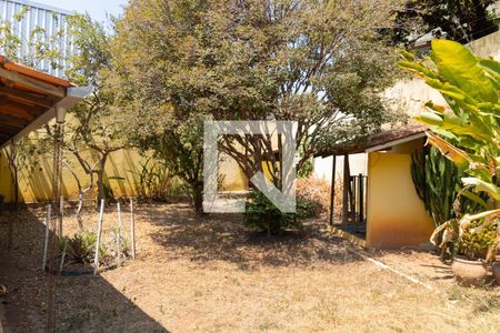 Casa à venda com 333m², 4 quartos e 3 vagas Casa à venda com 333m², 4 quartos e 3 vagasÁrea comum