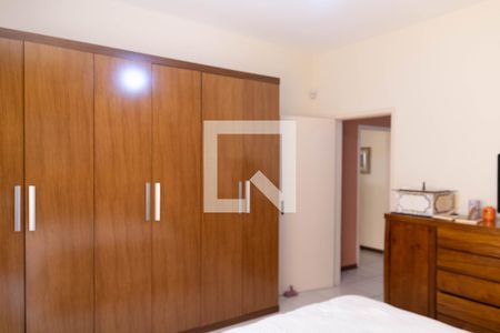 Casa à venda com 333m², 4 quartos e 3 vagas Casa à venda com 333m², 4 quartos e 3 vagasQuarto2