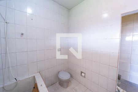 Casa à venda com 350m², 2 quartos e 4 vagasBanheiro da Edícula