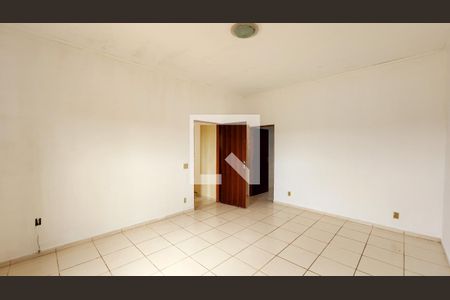 Casa à venda com 2360m², 3 quartos e 8 vagas Casa à venda com 2360m², 3 quartos e 8 vagasQuarto 2 - Suíte