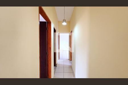 Casa à venda com 2360m², 3 quartos e 8 vagas Casa à venda com 2360m², 3 quartos e 8 vagasCorredor