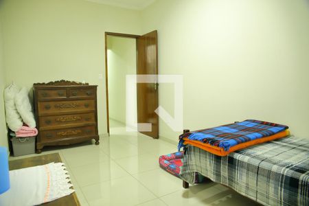 Casa à venda com 120m², 2 quartos e 2 vagasQuarto 