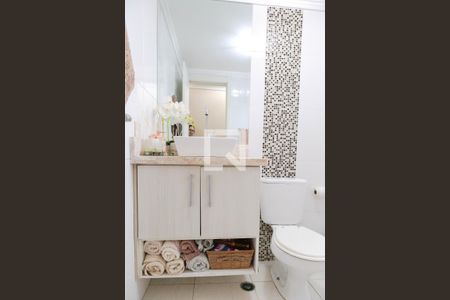 Banheiro de apartamento à venda com 2 quartos, 45m² em Jardim Las Vegas, Guarulhos