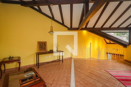 Casa de condomínio à venda com 984m², 4 quartos e 8 vagas Casa de condomínio à venda com 984m², 4 quartos e 8 vagasSala da casa da Piscina 2