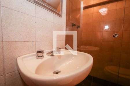 Casa de condomínio à venda com 984m², 4 quartos e 8 vagas Casa de condomínio à venda com 984m², 4 quartos e 8 vagasBanheiro do Sótão