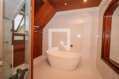 Casa de condomínio à venda com 984m², 4 quartos e 8 vagas Casa de condomínio à venda com 984m², 4 quartos e 8 vagasCloset da Suíte 1