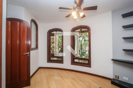 Casa de condomínio à venda com 984m², 4 quartos e 8 vagas Casa de condomínio à venda com 984m², 4 quartos e 8 vagasQuarto 2