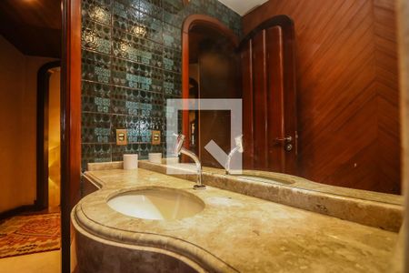 Casa de condomínio à venda com 984m², 4 quartos e 8 vagas Casa de condomínio à venda com 984m², 4 quartos e 8 vagasLavabo