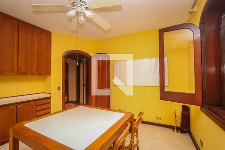 Casa de condomínio à venda com 984m², 4 quartos e 8 vagas Casa de condomínio à venda com 984m², 4 quartos e 8 vagasSala 2