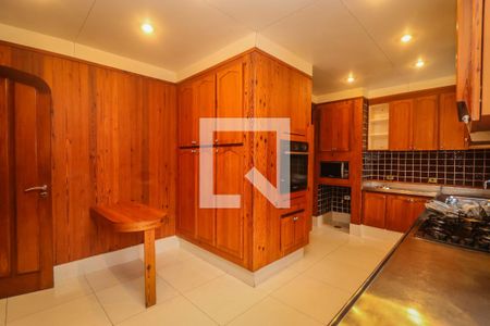 Casa de condomínio à venda com 984m², 4 quartos e 8 vagas Casa de condomínio à venda com 984m², 4 quartos e 8 vagasCozinha