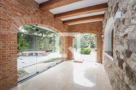 Casa de condomínio à venda com 984m², 4 quartos e 8 vagas Casa de condomínio à venda com 984m², 4 quartos e 8 vagasEntrada