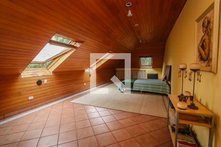 Casa de condomínio à venda com 984m², 4 quartos e 8 vagas Casa de condomínio à venda com 984m², 4 quartos e 8 vagasSótão da casa da Piscina 2