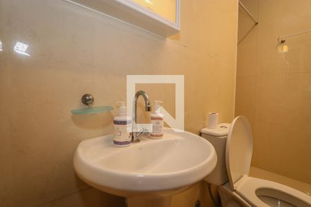 Casa de condomínio à venda com 984m², 4 quartos e 8 vagas Casa de condomínio à venda com 984m², 4 quartos e 8 vagasBanheiro de Serviço 2