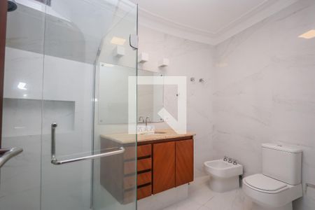 Casa de condomínio à venda com 984m², 4 quartos e 8 vagas Casa de condomínio à venda com 984m², 4 quartos e 8 vagasBanheiro