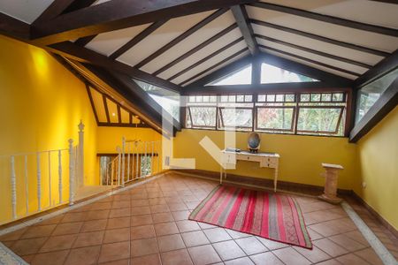 Casa de condomínio à venda com 984m², 4 quartos e 8 vagas Casa de condomínio à venda com 984m², 4 quartos e 8 vagasSala da casa da Piscina 2