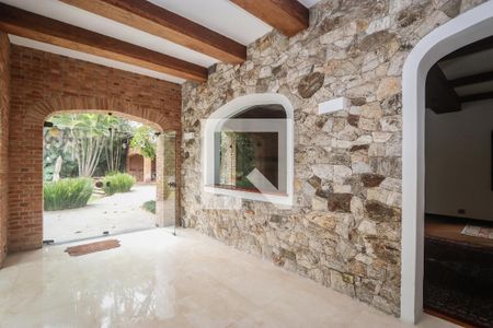 Casa de condomínio à venda com 984m², 4 quartos e 8 vagas Casa de condomínio à venda com 984m², 4 quartos e 8 vagasEntrada