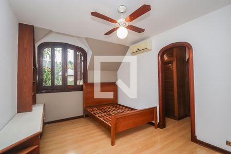 Casa de condomínio à venda com 984m², 4 quartos e 8 vagas Casa de condomínio à venda com 984m², 4 quartos e 8 vagasSuíte 3