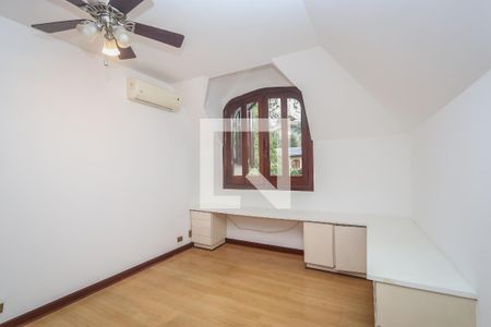 Casa de condomínio à venda com 984m², 4 quartos e 8 vagas Casa de condomínio à venda com 984m², 4 quartos e 8 vagasQuarto 1