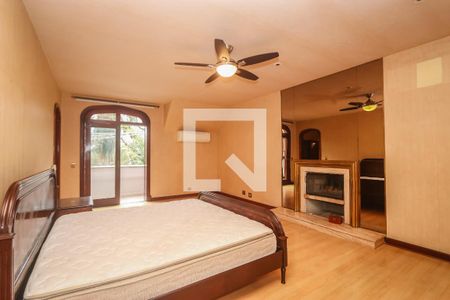 Casa de condomínio à venda com 984m², 4 quartos e 8 vagas Casa de condomínio à venda com 984m², 4 quartos e 8 vagasSuíte 1