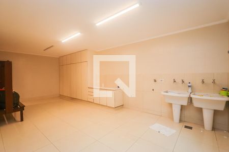 Casa de condomínio à venda com 984m², 4 quartos e 8 vagas Casa de condomínio à venda com 984m², 4 quartos e 8 vagasLavanderia