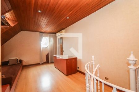Casa de condomínio à venda com 984m², 4 quartos e 8 vagas Casa de condomínio à venda com 984m², 4 quartos e 8 vagasSótão