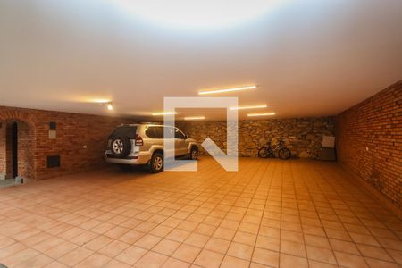 Casa de condomínio à venda com 984m², 4 quartos e 8 vagas Casa de condomínio à venda com 984m², 4 quartos e 8 vagasGaragem