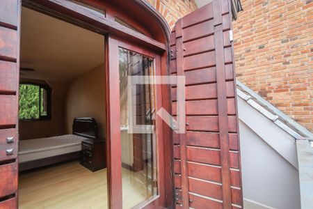 Casa de condomínio à venda com 984m², 4 quartos e 8 vagas Casa de condomínio à venda com 984m², 4 quartos e 8 vagasVaranda da Suíte 1