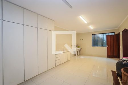 Casa de condomínio à venda com 984m², 4 quartos e 8 vagas Casa de condomínio à venda com 984m², 4 quartos e 8 vagasLavanderia