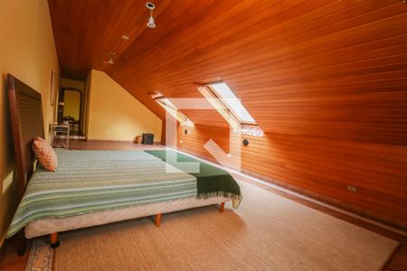 Casa de condomínio à venda com 984m², 4 quartos e 8 vagas Casa de condomínio à venda com 984m², 4 quartos e 8 vagasSótão da casa da Piscina 2