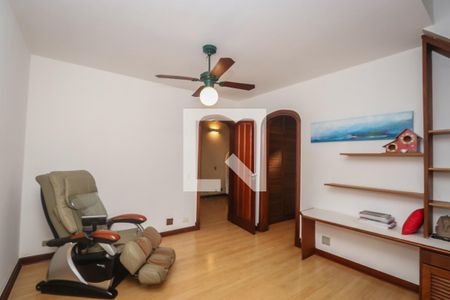 Casa de condomínio à venda com 984m², 4 quartos e 8 vagas Casa de condomínio à venda com 984m², 4 quartos e 8 vagasSuíte 2