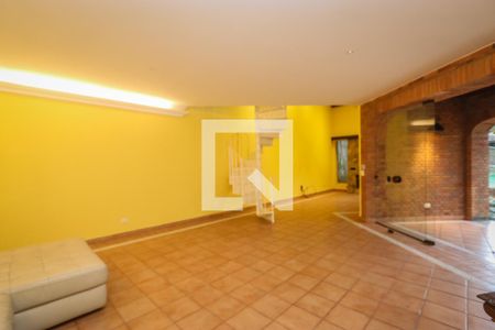 Casa de condomínio à venda com 984m², 4 quartos e 8 vagas Casa de condomínio à venda com 984m², 4 quartos e 8 vagasSala da casa da Piscina