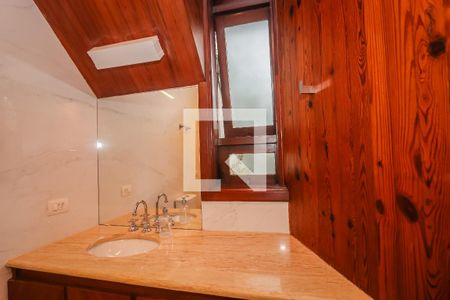 Casa de condomínio à venda com 984m², 4 quartos e 8 vagas Casa de condomínio à venda com 984m², 4 quartos e 8 vagasBanheiro da Suíte 2