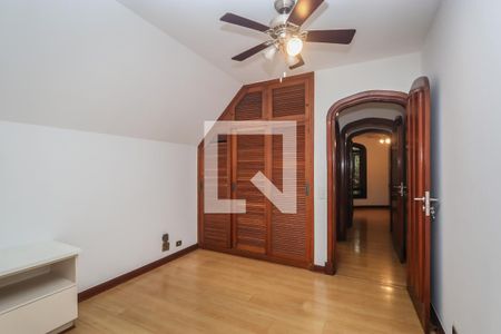 Casa de condomínio à venda com 984m², 4 quartos e 8 vagas Casa de condomínio à venda com 984m², 4 quartos e 8 vagasQuarto 1